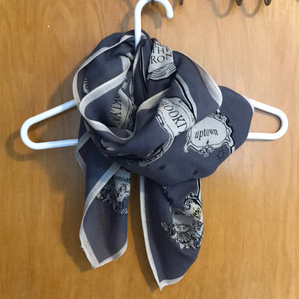 Lightweight gray scarf, New York themed.